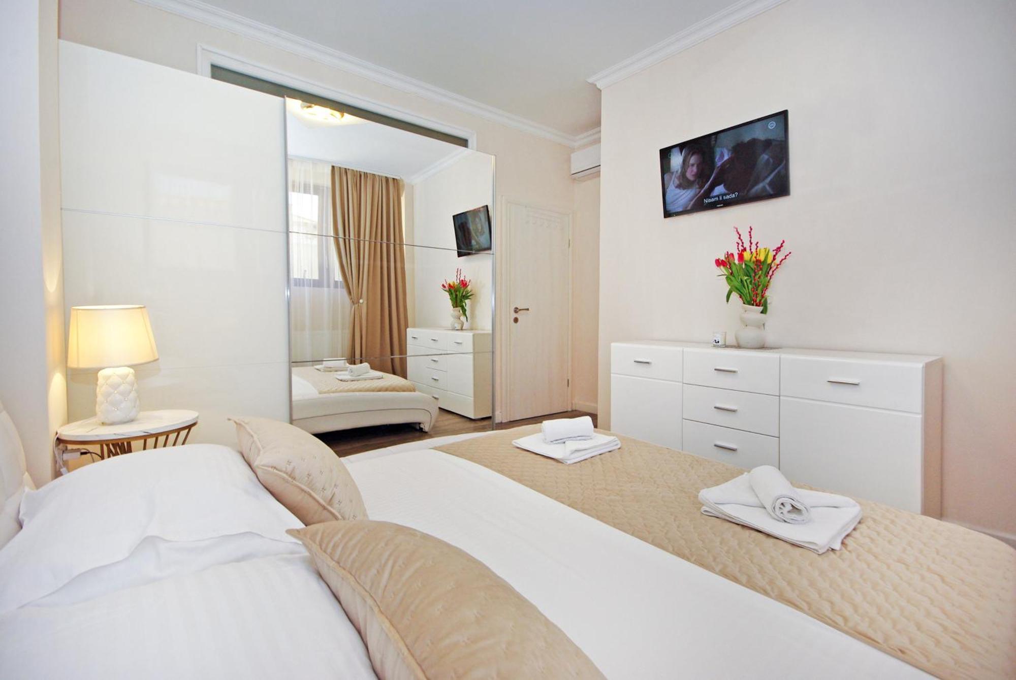 Naomi Apartment *